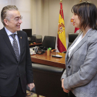 El delegado regional en Burgos y la alcaldesa de Tardajos. I. L. M.