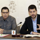 Los diputados provinciales por el PSOE, David Jurado (izq) y Javier Lezcano (dch) hicieron ayer balance de los seis meses de gobierno provincial conjunto del PP y Cs.-I. L. M.