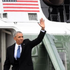 Obama sube al helicóptero presidencial por última vez.-AFP