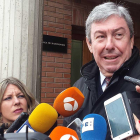 Rafael Uriarte, abogado de Víctor Rodríguez, ayer, a su salida del juzgado de Aranda de Duero.-L.V.