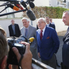 Jean-Marie le Pen ante la sede central de su partido en Nanterre.-Foto:   Jacques Brinon / AP / JACQUES BRINON