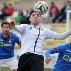 Cristian controla el balón en un lance del partido contra el Oviedo.-ISRAEL L. MURILLO