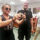 Nacho Cano, con una réplica suya en miniatura, junto al director del Sonorama, Javier Ajenjo, y su mánager, Javier Adrados, ayer, en Aranda de Duero.-D. S. M.