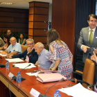 El consejero de Fomento y Medio Ambiente, Juan Carlos Suárez-Quiñones, presenta junto a 17 alcaldes el Programa de Alquiler Social en el Medio Rural-ICAL