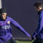 Neymar y Messi, en un entrenamiento del Barça.-Foto: JORDI COTRINA