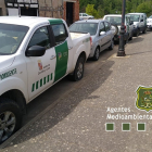 Vehículo oficial de agentes medioambientales con las ruedas rajada en la provincia de Burgos. APAMCYL