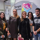 Los cinco alumnos de Pedagogía creadores de AppMIIG@S, en el centro ‘Cyl Digital’, después de impartir un taller para presentar la aplicación.-ECB