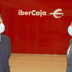 El director provincial territorial en Burgos de Ibercaja, Eduardo Hernández, y el presidente de la Asociación de Empresarios del Polígono Industrial de Villalonquéjar, Jorge Villaverde. ECB