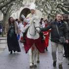 El Obispillo recorrió el paseo del Espolón a lomos de un caballo blanco como manda la tradición centenaria-Raúl G. Ochoa