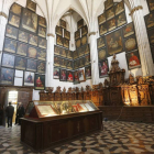 La capilla de Santa Catalina con la cuadreria de retratos de los obispos de la ciudad-Raúl G Ochoa