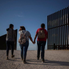 La cadena estadounidense Fox también reveló que el ICE liberó a más de 500 inmigrantes en Texas y Nuevo México para evitar que estas familias superaran el tiempo de detención.-REUTERS
