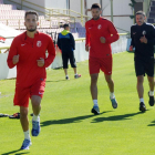 Álvaro del Val (izquierda) durante un entrenamiento de pretemporada con el Burgos CF.-ISRAEL L. MURILLO