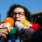 Marta Rovira, a las puertas de su colegio electoral, en Vic.-ANNA MAS