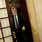 Mariano Rajoy entra al hemiciclo de Congreso, durante el pleno de este miércoles.-JOSÉ LUIS ROCA