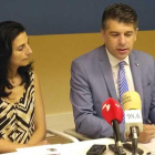 Marañón compareció ayer para explicar su propuesta acompañado de la portavoz de su grupo, Gloria Bañeres.-ECB
