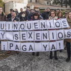 Imagen de la concentración de los profesores ayer en la Universidad.-ISRAEL L. MURILLO