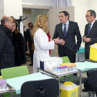 Barrasa (izq) acompañó a los representantes regionales en la visita al centro-M. Á.