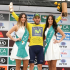 Carlos Barbero en el podio de la Vuelta al Alentejo con el maillot amarillo.-MOVISTARTEAM.COM