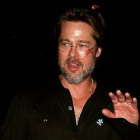 Brad Pitt, tal como acudió a una gala benéfica el sábado.-