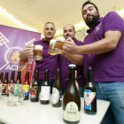 Miembros de la asociación brindan por el buen desarrollo del evento.-RAÚL G. OCHOA