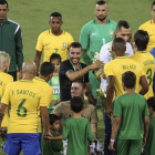 Brasil salió victorioso del partido homenaje al Cahpecoense.-EFE / ANTONIO LACERDA
