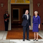 Mariano Rajoy recibe a la primera ministra británica, Theresa May, el 13 de octubre en la Moncloa.-REUTERS / JUAN MEDINA