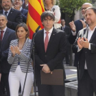 El 'president', Carles Puigdemont, y el vicepresidente del Govern, Oriol Junqueras, durante el anuncio de la fecha y la pregunta del referéndum.-JULIO CARBÓ