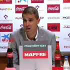 El entrenador del Eibar contesta en euskera en la rueda de prensa tras perder ante el Almería y abandona la sala tras las protestas de los informadores.-