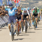 Carlos Barbero celebra su tercer triunfo en la meta de Clunia.-SANTI OTERO