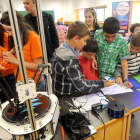 Los más jóvenes disfrutaron con los talleres robótica.-ISRAEL L. MURILLO