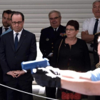Hollande (segundo por la izquierda) visita un centro de entrenamiento de la gendarmería en Saint Astier, en el sudoeste de Francia, el 20 de julio.-AFP / MEHDI FEDOUACH