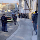 Policías observan el lugar del tiroteo en Munich.-PATRICK RASCHE (AP)
