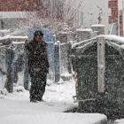 La nieve cayó copiosamente durante toda la jornada de ayer en el municipio leonés de Villamanín.-ICAL