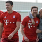 Javi Martínez, Lewandowski, Alonso y Guardiola, durante un entrenamiento del Bayern en Catar, el pasado día 10.-EPA / ANDREAS GEBERT