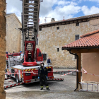 Los bomberos de Burgos desplazaron autobomba, autoescala y dos vehículos auxiliares a Tobes y Rahedo.