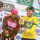 Barbero en el podio junto al ganador de la etapa Molano.-MOVISTARTEAM.COM