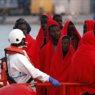Inmigrantes rescatados de una patera llegados a Málaga el pasado día 8 de agosto.-EUROPA PRESS
