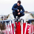 El joven italiano Michele Zambelli, con su velero Illumia, recuperado en las costas de Irlanda.-/ PERIODICO