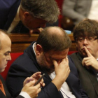 Carles Puigdemont, Oriol Junqueras y Jordi Turull, durante el pleno de la ley de ruptura en el Parlament.-JULIO CARBÓ