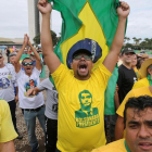 Seguidores de Bolsonaro se preparan para la toma de posesión de Bolsonaro en Brasilia.-REUTERS