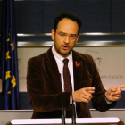 El portavoz socialista, Antonio Hernando, este jueves en el Congreso.-JUAN MANUEL PRATS