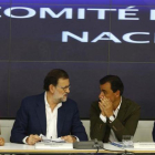 Mariano Rajoy y varios integrantes de la cúpula del PP en la reunión del comité ejecutivo conservador.-AGUSTÍN CATALÁN