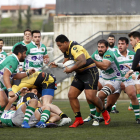 Moli porta el oval a la salida de un ruck.-ECB