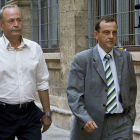 El juez Castro (izquierda) y el fiscal Horrach, ante los juzgados de Palma, en una imagen de archivo.-EFE / MONTSERRAT T. DÍEZ