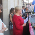 La presidenta de Cáritas, Chelo García, abrió las fiestas con su pregón en el balcón del Ayuntamiento.-E. M.