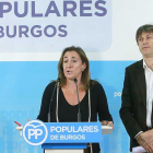 Begoña Contreras y Arturo Pascual comparecieron ayer en la sede del Partido Popular de Burgos.-RAÚL G. OCHOA