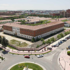 Las traseras del Diego Porcelos albergan el parque de Artillería.-RAÚL G. OCHOA