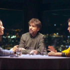 Jordi Évole, entre Inés Arrimadas y Marta Rovira, en el programa de La Sexta Salvados.-EL PERIÓDICO