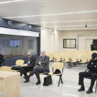 Juan Pedro Hernández Moltó (derecha) e Ildefonso Ortega (izquierda), ayer, en el primer día del juicio.-EFE / FERNANDO ALVARADO