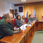 La reunión tuvo lugar ayer en el salón de Plenos del Ayuntamiento.-L. V.